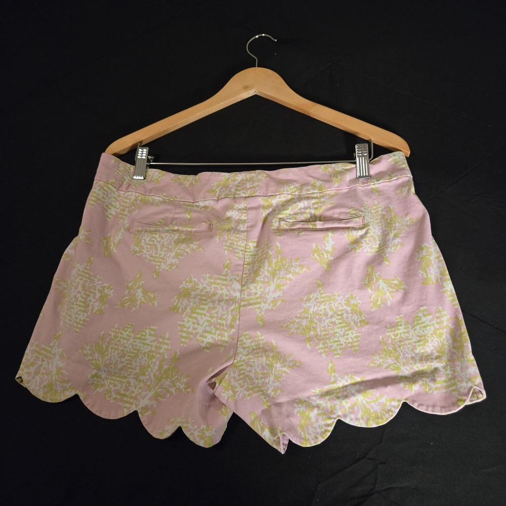 Crown & Ivy Shorts Womens 12 Pink Floral Chino Scallop Hem Stretch Summer Casual